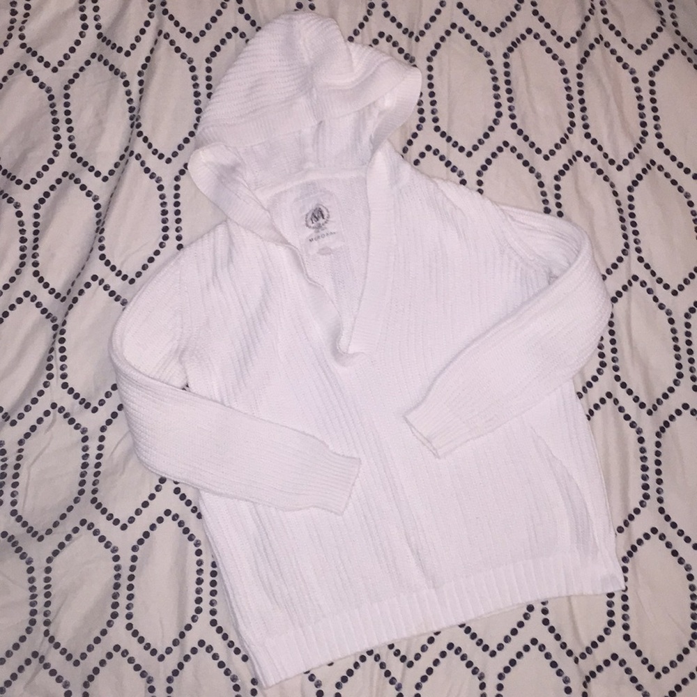 Chunky white knitted top with hood. Size M